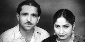 cadtj79r Mahashay Dharampal Gulati with his wife Being Marathi